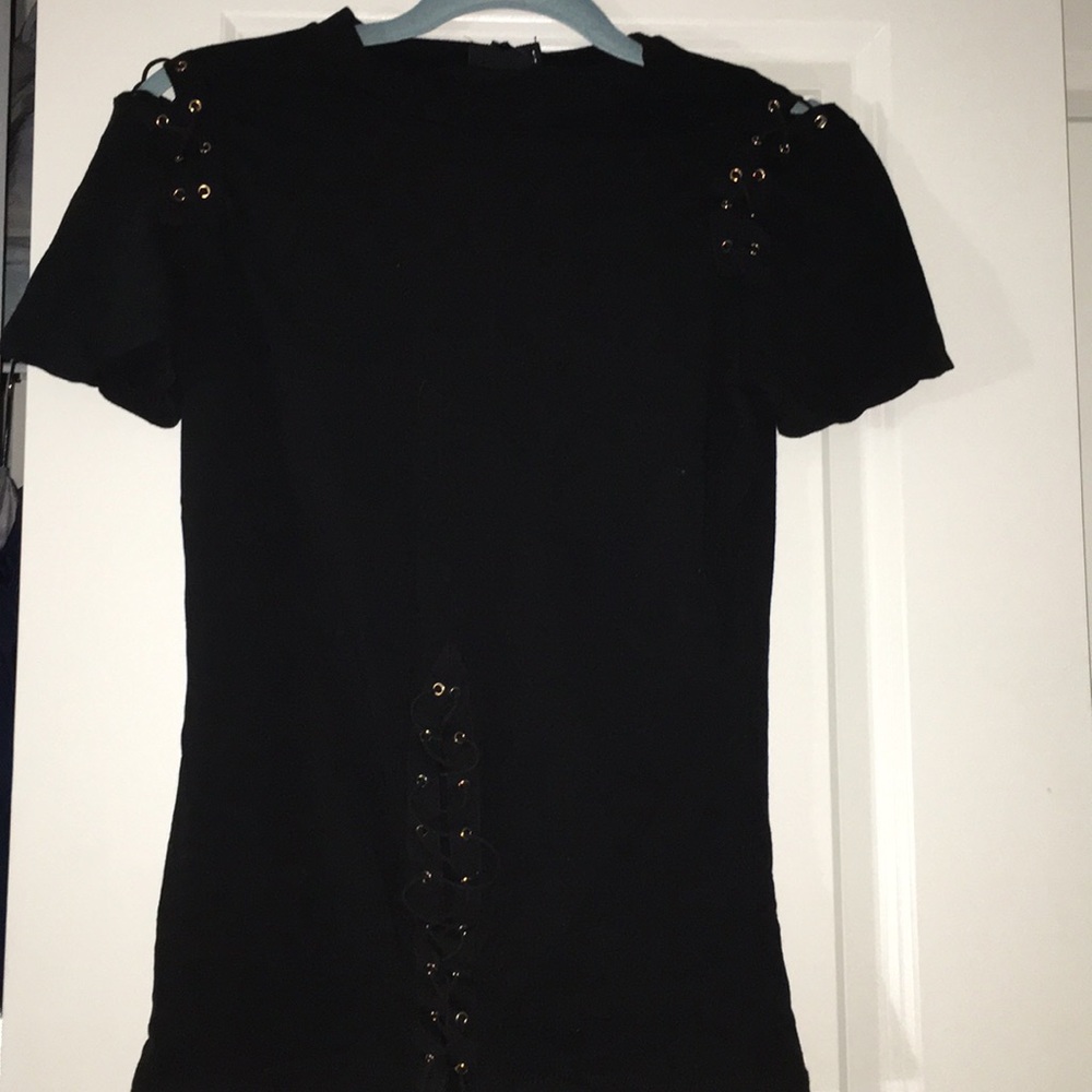 Im selling a black shirt brand new